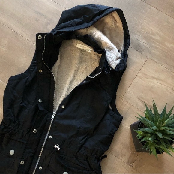 Black Vest ~ Sherpa lined - Picture 1 of 5